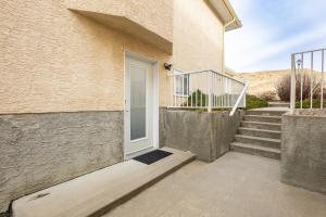 Paradise Canyon Golf Resort - Signature Walkout Condo 380