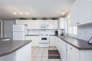 Paradise Canyon Golf Resort - Signature Walkout Condo 380