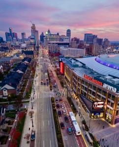Less than 1mi to Little Caesars Arena, 2BR with Free Parking - 3hvězdičkové hotely ve městě Detroit