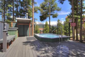 Snowflake Lift Neighborhood - 3 Bedroom Condo - 1 Block To Lift!