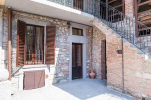 La Corte Rooms and Home Restaurant - free parking - 10 minutes to the lake and centre