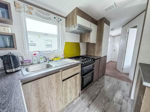 Stunning 6 Berth Caravan At Broadland Sands Holiday Park Ref 20024Sv