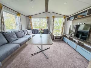 Stunning 6 Berth Caravan At Broadland Sands Holiday Park Ref 20024Sv