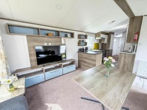 Stunning 6 Berth Caravan At Broadland Sands Holiday Park Ref 20024Sv
