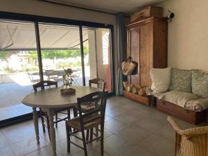 Appartements Charmant appartement au calme avec grand jardin au pied des remparts : photos des chambres