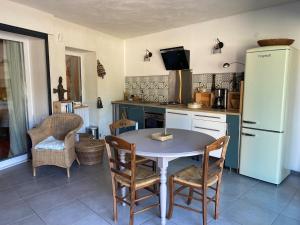 Appartements Charmant appartement au calme avec grand jardin au pied des remparts : photos des chambres