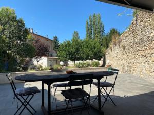 Appartements Charmant appartement au calme avec grand jardin au pied des remparts : photos des chambres