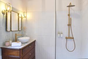 Villas Villa l-Insolente Spa Sauna Chambre 50 nuances de Grey : photos des chambres