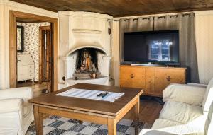 2 Bedroom Nice Home In Bredaryd