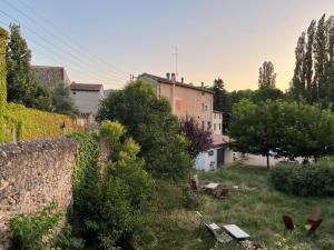 Appartements Charmant appartement au calme avec grand jardin au pied des remparts : photos des chambres