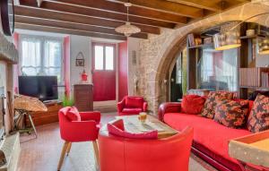 5 Bedroom Awesome Home In Villedieu-Les-Poêles