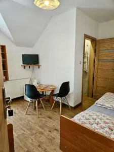 Pokoje Gościnne Złoty Potok Jura Krakowsko Częstochowska Dom w zaciszu podwórka - Siedlec