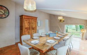Maisons de vacances Gorgeous Home In Piegon With Sauna : photos des chambres