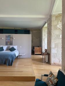 B&B / Chambres d'hotes Chateau de Meauce, Chambre Catherine de Monteruc : photos des chambres