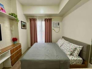 Cozy Couples Getaway - The Median