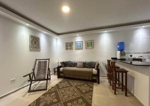 Apartamento próximo a Maranduba, com piscina