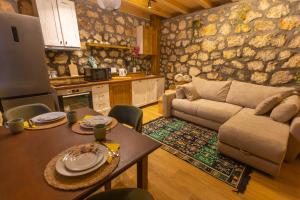 Arhetip, Djedova Villa