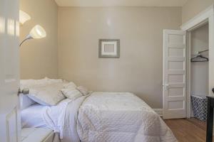 Peaceful One Bedroom Home near Chicago