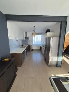 House between city and countryside - 隆普雷