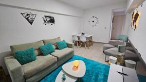 Excelente dos ambientes en La Perla cochera free