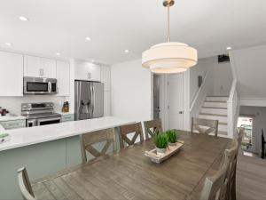 Ocean Vista Renovated Townhouse Steps to Beach & Pool