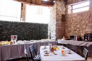 B&B La Corte and Home Restaurant - free parking - 10 minutes to the lake and centre