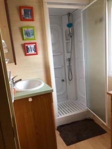 MOBIL HOME 4 personnes, entre rivière et mer