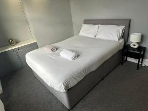 1, 2 and 3 Bed Exec Apartments