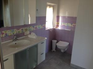 Villas villa provencale en pierre avec vue sur la mer, piscine et jacuzzi : photos des chambres