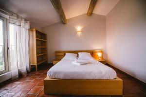 Villas villa provencale en pierre avec vue sur la mer, piscine et jacuzzi : photos des chambres