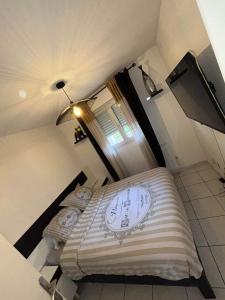 2P jardin Sud vue Lac avec piscine tennis parking privé