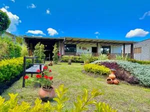 Acogedora cabaña de 2hab, 2bañ y BBQ, garajes, WiFi - Chordeleg