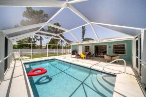 Lucky Vacation Homes - Fun Venice Beach Pool Villa with Bikes Kayaks & More