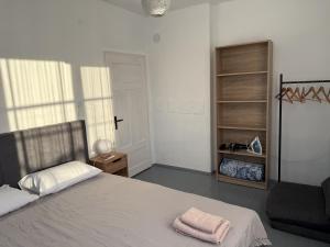 Апартамент за нощувки "Златен век"