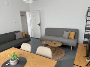 Апартамент за нощувки "Златен век"