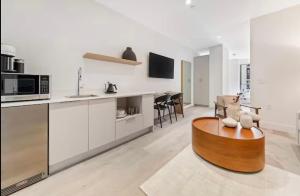 Modern Brickell Luxe Apartment by Palermo Home Miami
