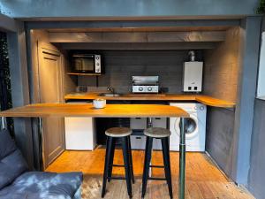 Petite maison entre mer et forêt en pleine nature