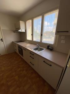 Appartement Fréjus - T3 - 2 chambres - 4 personnes - garage - clim - port à 300 m