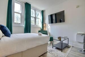 Aylward queen street apartments S16 near Gunwharf Quays