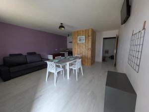Appartements A 2 pas de la foret de la Serre : photos des chambres