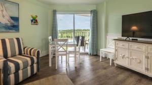 2405 Ocean Pointe Suites