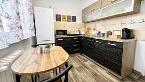 Black Lotus 1 I Downtown Apartment I Free Parking I 24hr Access