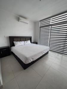 Cambria Versalles by Tovigo Rentals