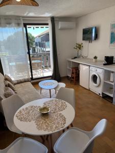 Cozy apartment in Cap Coudalère, lake and pool view, 4 people