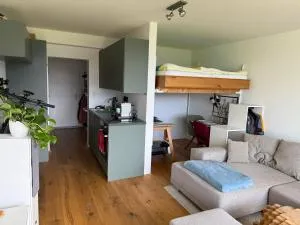 Kuscheln im Hochbett mit Seeblick - 施特罗布尔