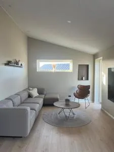 Topmoderne og bynær villa - Avlum