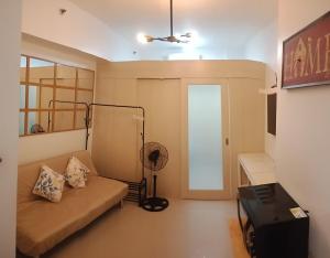 1BR Makati Condo-Pool View with Fiber Line Internet