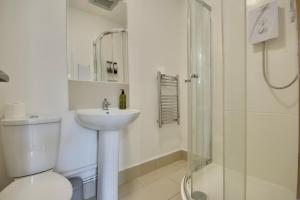 Aylward queen street apartments S19 Ground Floor Near City Centre, Gunwharf Quays