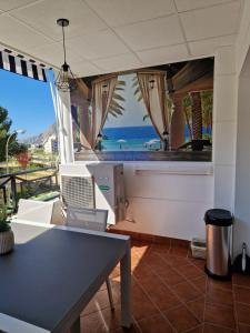 Ruim vernieuwd appartement in Calpe met 3 slaapkamers, 2 badkamers, zwembad en privé parkeren