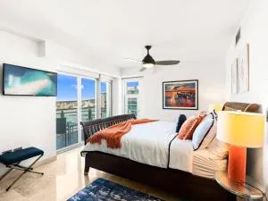 2BR - Corner Deluxe Condo - Lowlands